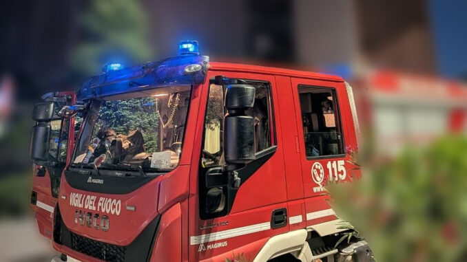 Incendio in autorimessa hotel Corciano evacuati ospiti nessun ferito