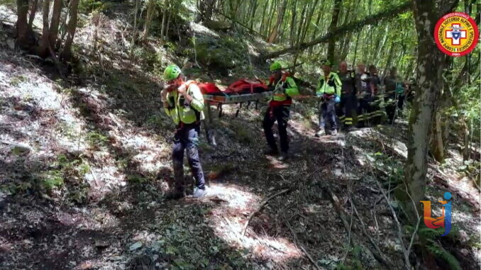 Monte Cucco, escursionista ferita recuperata con elisoccorso