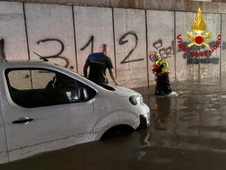 Violento nubifragio a Terni: auto bloccata nel sottopasso allagato