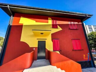 Arte urbana, wall drawing David Tremlett ridisegna volto Fontivegge