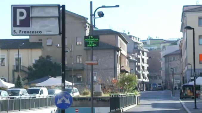 ZTL verso lo stop, Bandecchi apre al test per rilanciare negozi