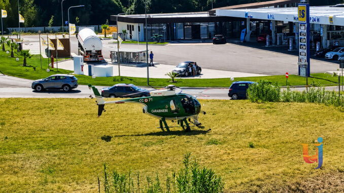 Carabinieri, elicottero atterra a Ellera forse volo scuola