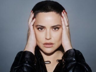 Silvia Salemi a Todi, la sua voce rompe il muro del silenzio