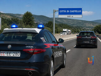 Truffa ad anziana, fuga e inseguimento sulla E45, due arresti