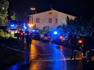 Autopsie sui ragazzi, traumi fatali dopo lo sbalzo dall'auto
