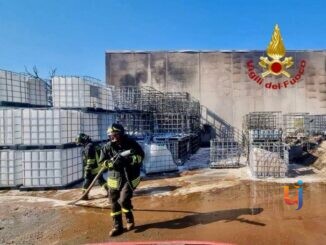 Incendio alla Costa d'Oro: Vigili del Fuoco in azione a Spoleto