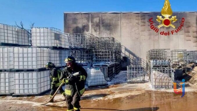 Incendio alla Costa d'Oro: Vigili del Fuoco in azione a Spoleto