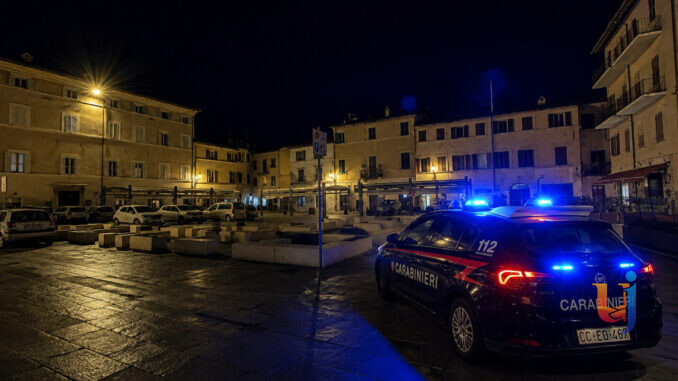 Due accoltellamenti a Foligno, ipotesi: regolamento di conti