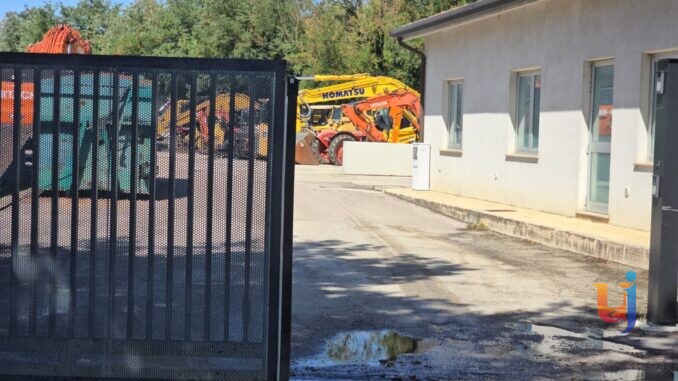 Petrignano, operaio schiacciato da un macchinario: è grave