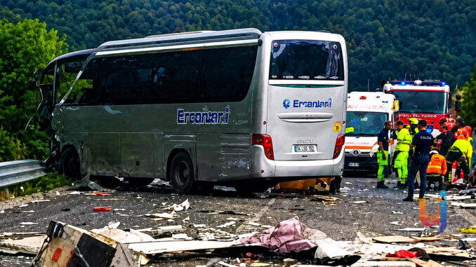 Strage sulla Terni-Rieti, quattro morti nel frontale con bus