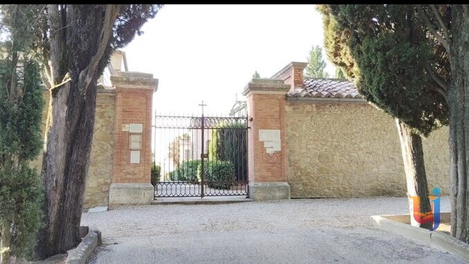Castel del Piano, disservizi al cimitero: chiesti interventi