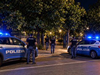 Droga nel parco, arrestato 23enne: scoperti oltre 5.000 euro