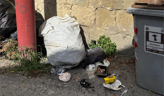 Spaccio e degrado davanti alla chiesa, l'appello del parroco