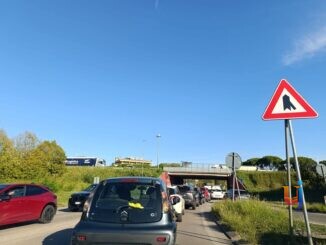 Mercato a Ponte San Giovanni, FdI denuncia traffico nel caos