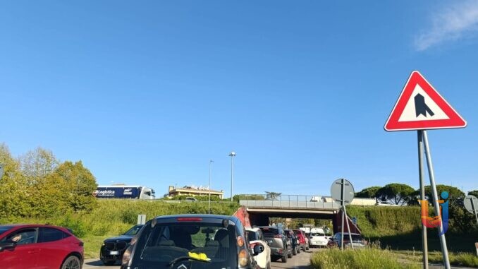 Mercato a Ponte San Giovanni, FdI denuncia traffico nel caos