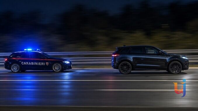15enne in fuga, sfreccia in E45 a folle velocità e sperona Audi A3