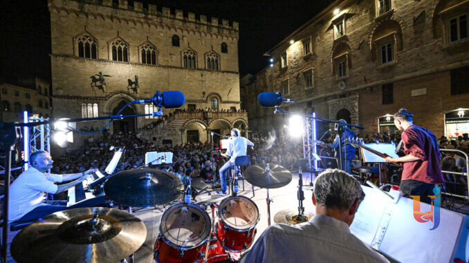 Tributo a Guccini, Piazza IV Novembre si unisce nella musica