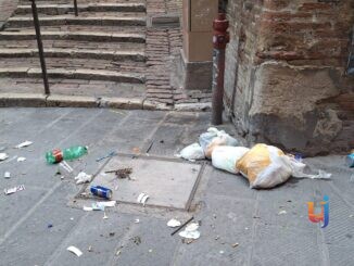 Via della Viola, degrado continuo esaspera tutti i residenti