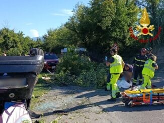 Auto con 4 persone si ribalta sulla Statale 3 di Terni, c'è anche un bambino