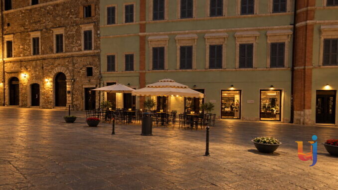Ladro con le forbici nel ristorante a Perugia lo chef lo mette in fuga