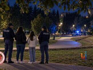 Atti osceni e minacce al parco, denunciato un 49enne ubriaco