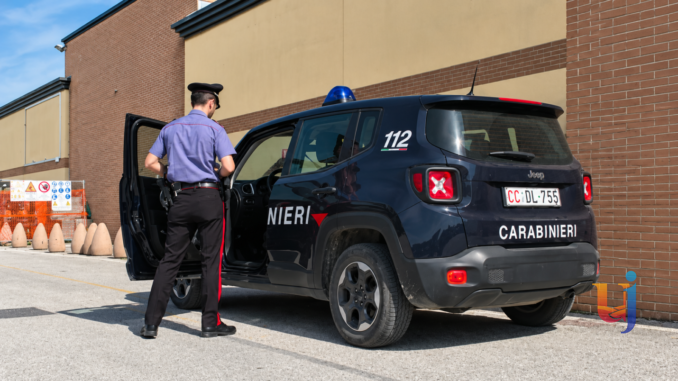 Rapina in gioielleria, caccia a quattro uomini dopo il blitz