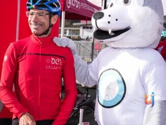 Pedalando l Umbria di Francesco_Davide Cassani con la mascotte Lupo