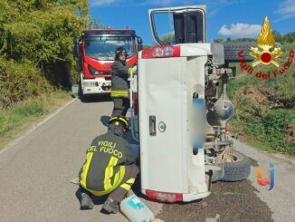 Autovettura si ribalta in via di Guardia, Amerino, c'è un ferito