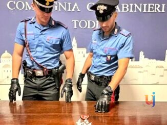 Spaccio, arrestato un 19enne: cocaina su un’auto a noleggio