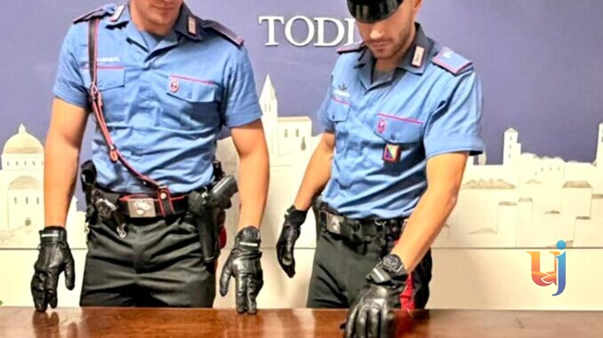Spaccio, arrestato un 19enne: cocaina su un’auto a noleggio