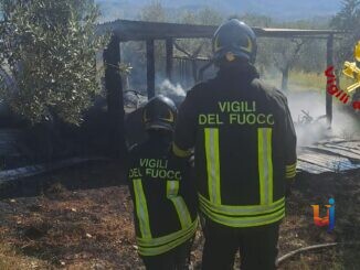 Fiamme nella rimessa agricola a Terni, intervengono i vigili