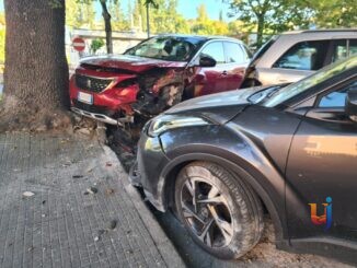 Auto sbanda e travolge mezzi in sosta a Ponte San Giovanni