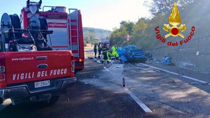 Incidente sul raccordo a Passignano, morti due ragazzi di 20 e 21 anni