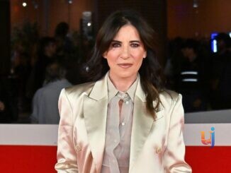 Paola Turci sul red carpet in completo di Brunello Cucinelli