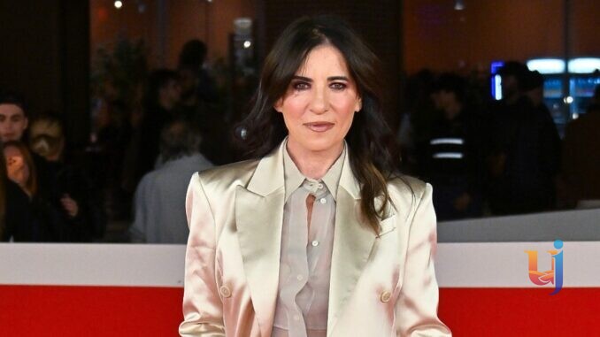 Paola Turci sul red carpet in completo di Brunello Cucinelli